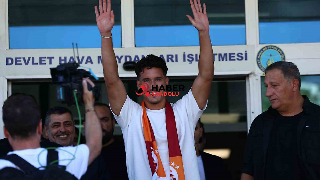 Deniz Gül, Galatasaray için İstanbul'da