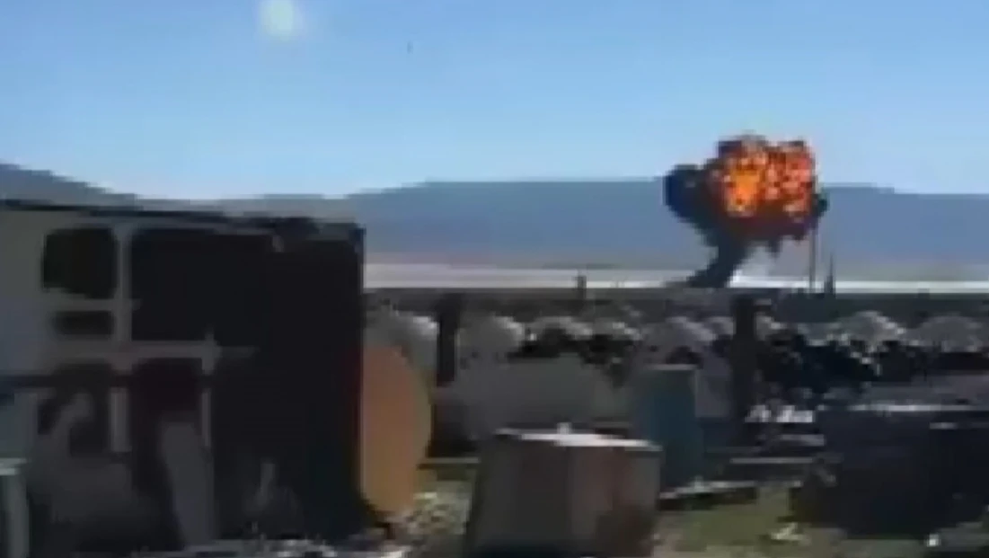 F-16C savaş uçağı çöle düştü! Pilot Saniyelerle Kurtuldu