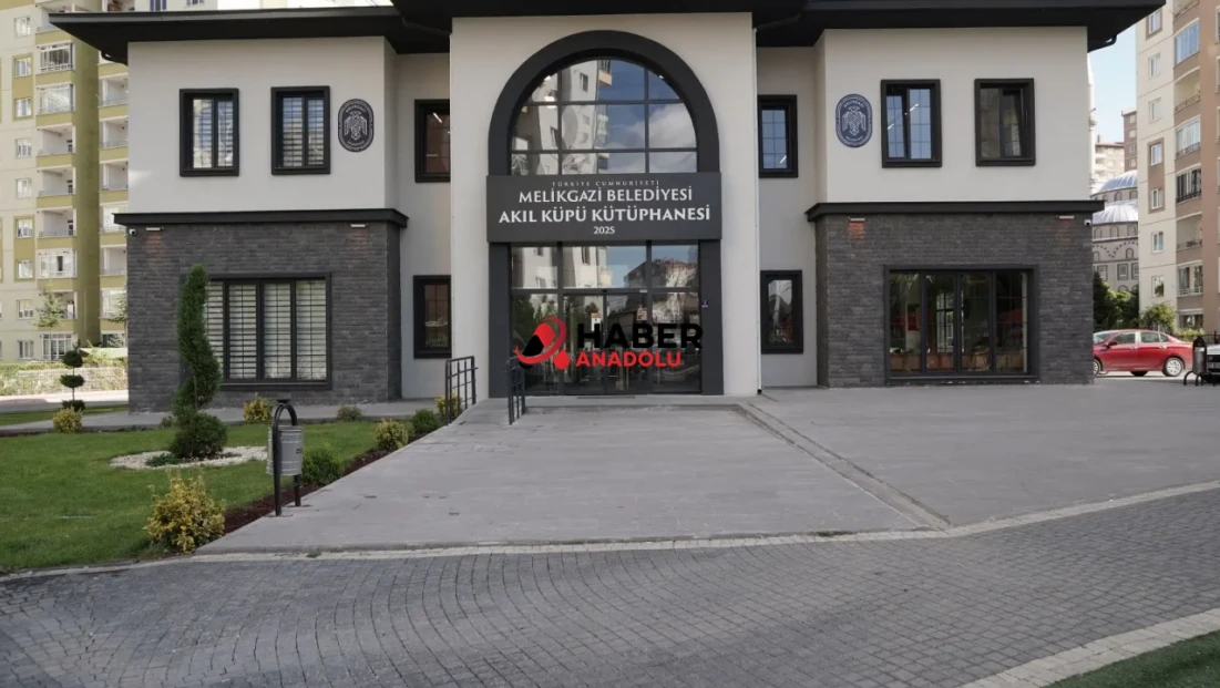 GENÇLERE VE GELECEĞE IŞIK TUTAN YATIRIMI: AKIL KÜPÜ KÜTÜPHANELERİ