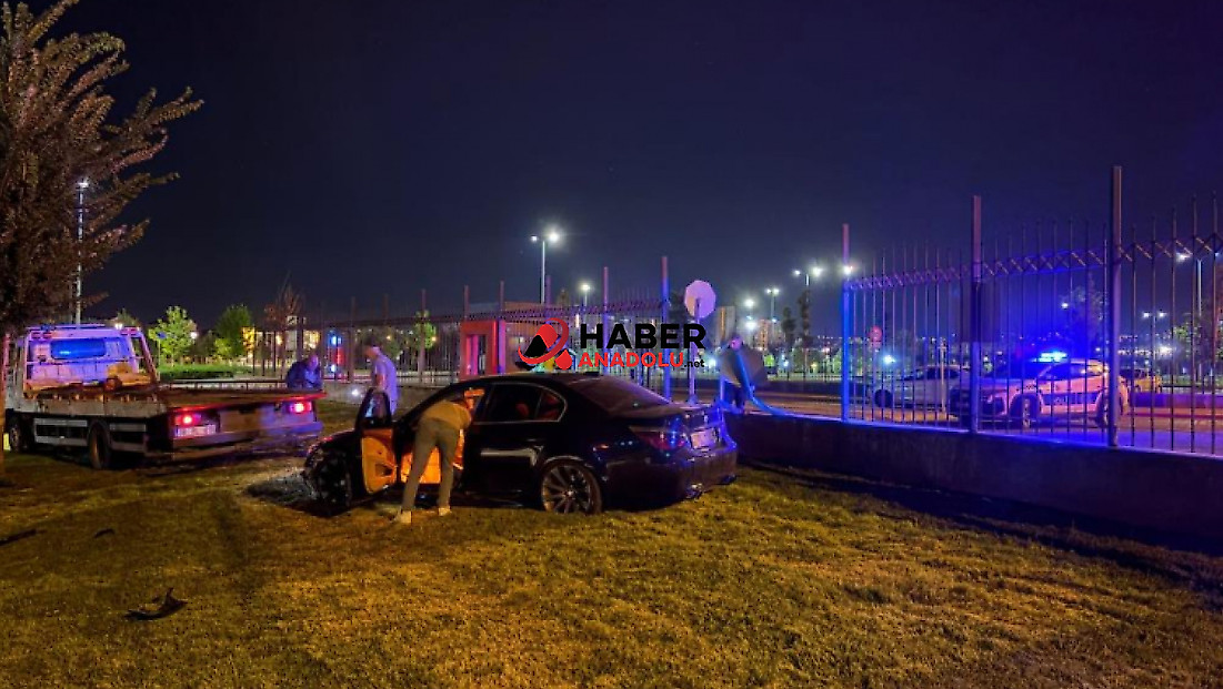 Kaldırıma çarpıp Millet Bahçesi'ne uçtu