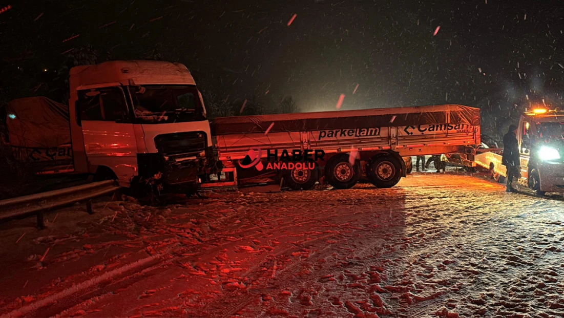 Ortalık savaş alanına döndü: 7 araç birbirine çarptı