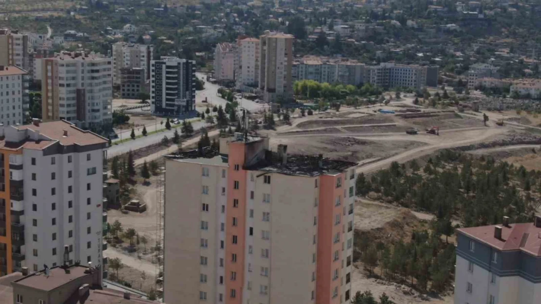 1 işçiye mezar olan çatı yangının son hali havadan görüntülendi