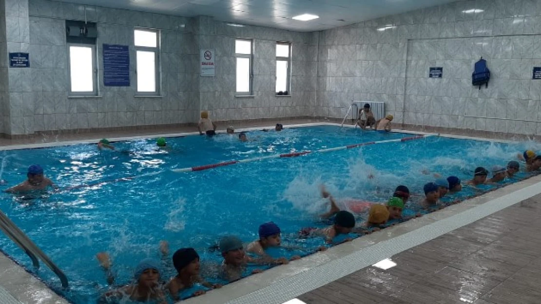 10 Ayda 60 Bin Kişiye Yüzme Kursu Verdi