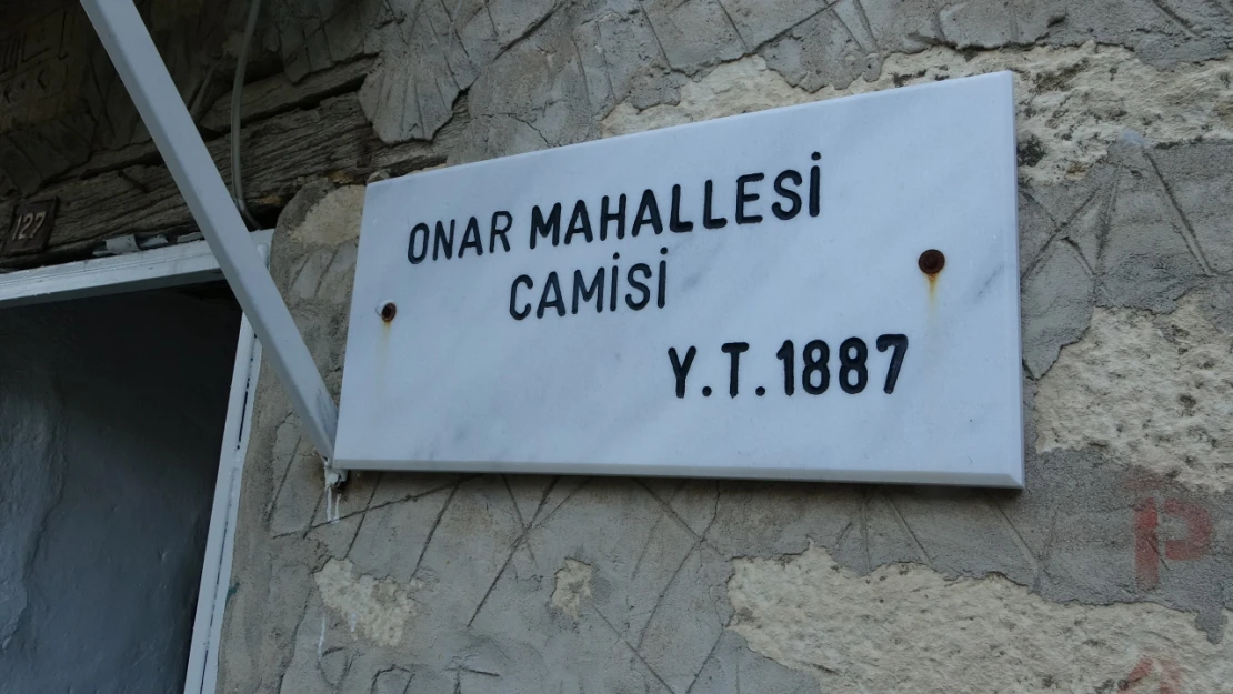 136 yıllık cami zamana direniyor