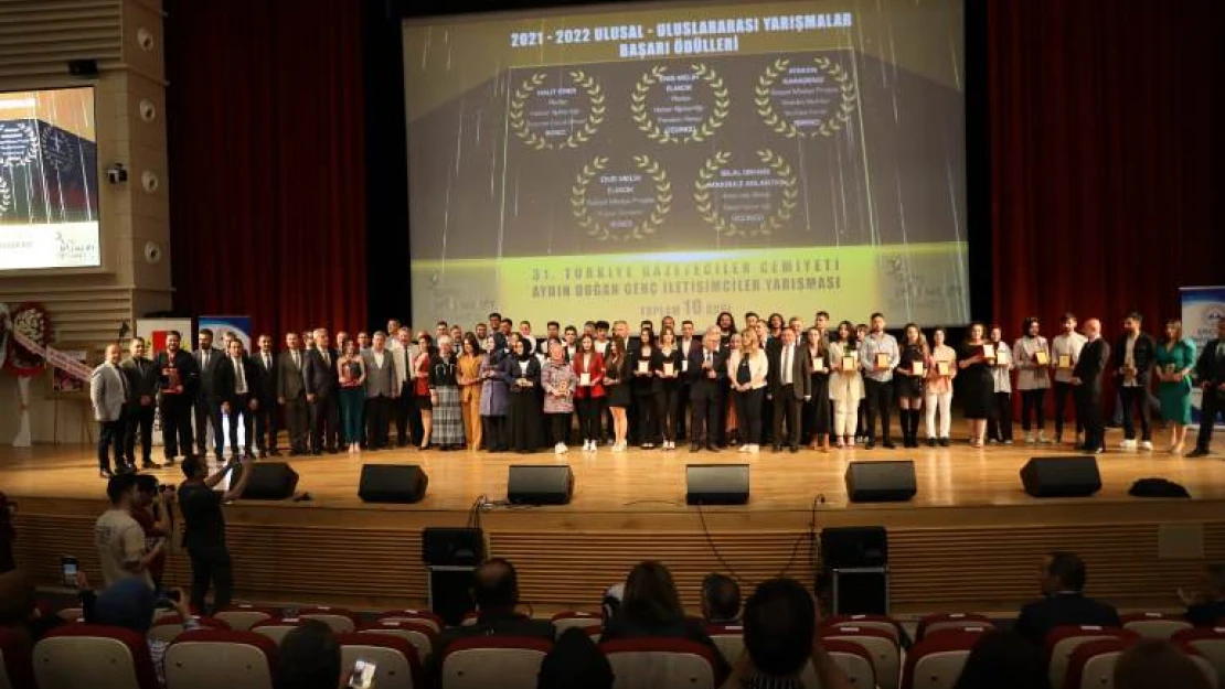 2021'in En İyileri Ödüllerini Aldı!