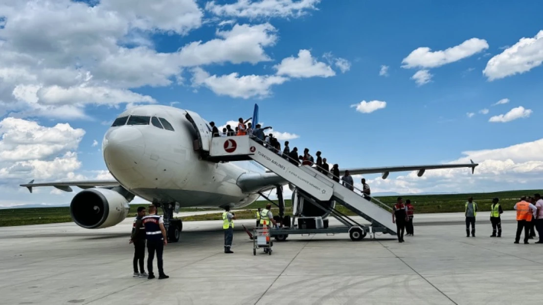 227 Afgan göçmen sınır dışı edilmek üzere İstanbul'a gönderildi