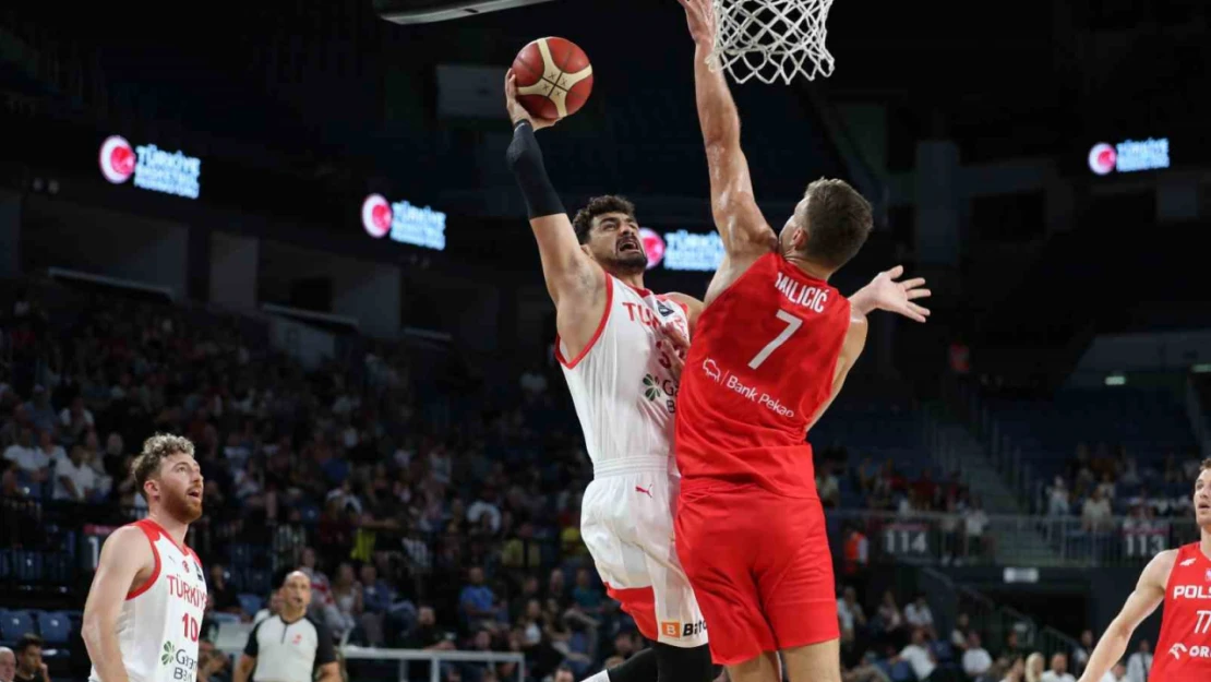 A Milli Erkek Basketbol Takımı, hazırlık maçında Polonya'yı mağlup etti