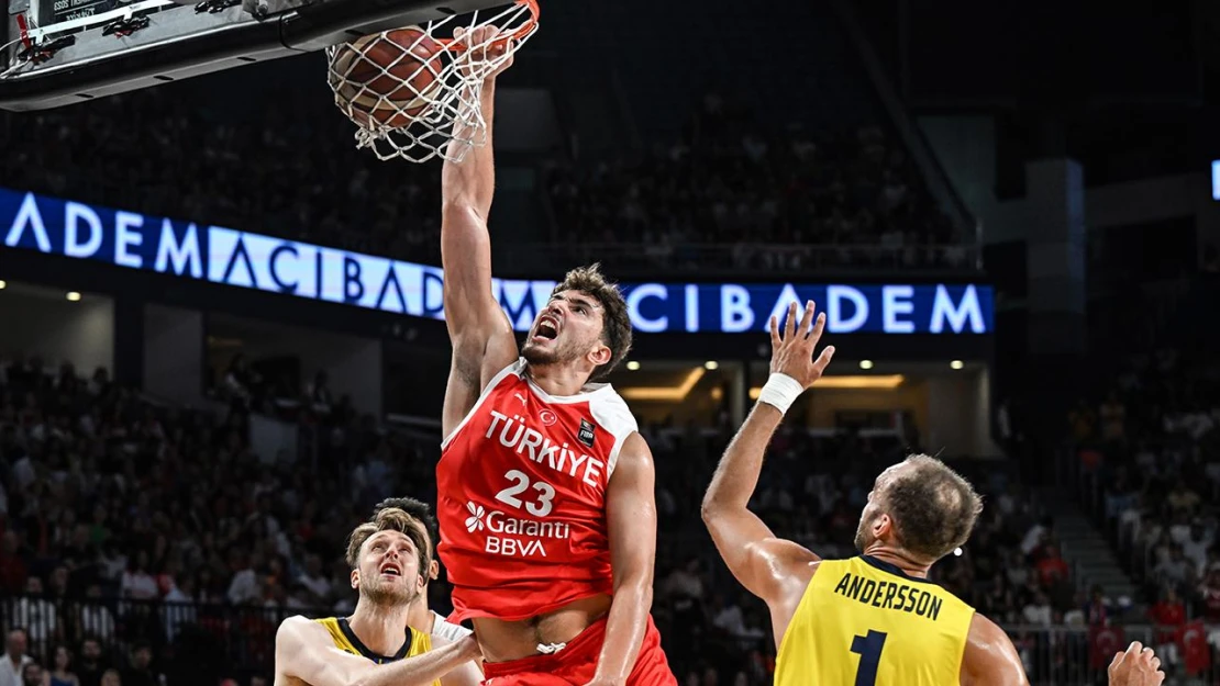 A Milli Erkek Basketbol Takımı, yarı finalinde İsveç'i 105-84 yenerek finale yükseldi.