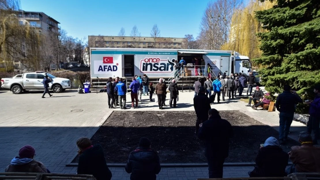 AFAD ekipleri Ukrayna'da yemek dağıtıyor