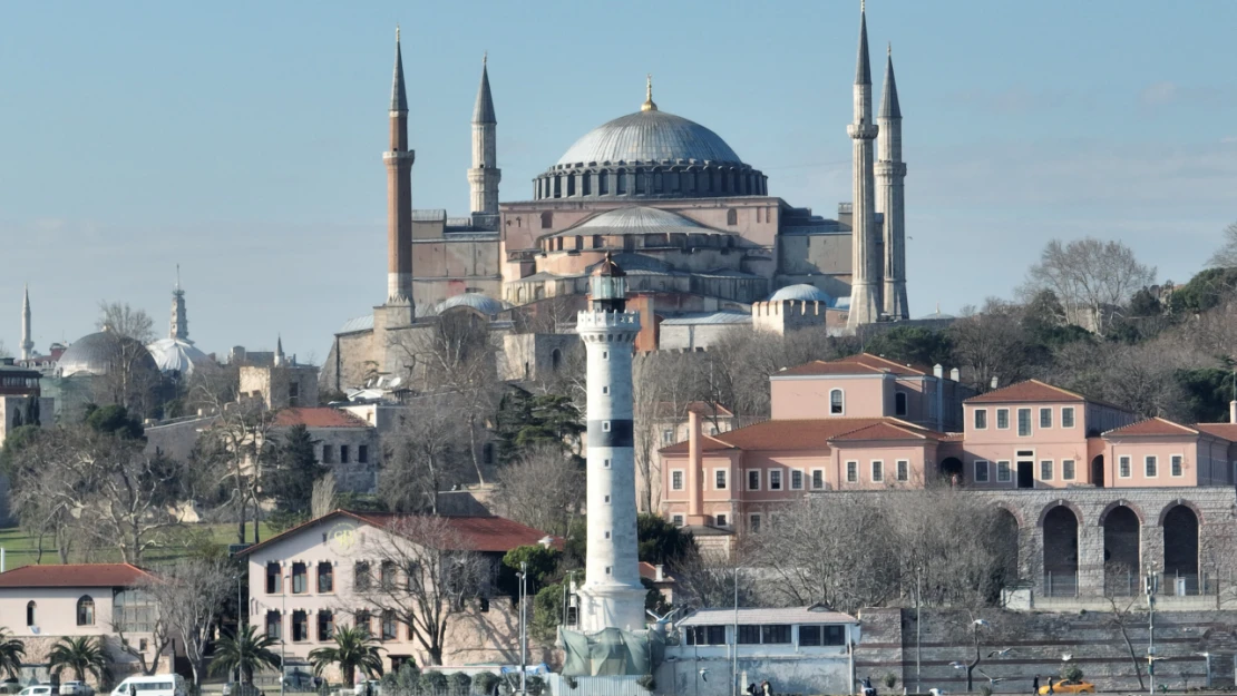 Ahırkapı Feneri yenilenen yüzüne kavuştu