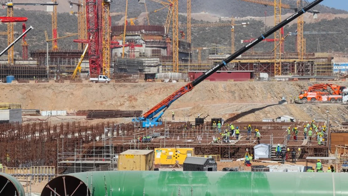 Akkuyunun 4. ünitesinde türbin bölümü temel plakasının beton dökme işlemi başladı