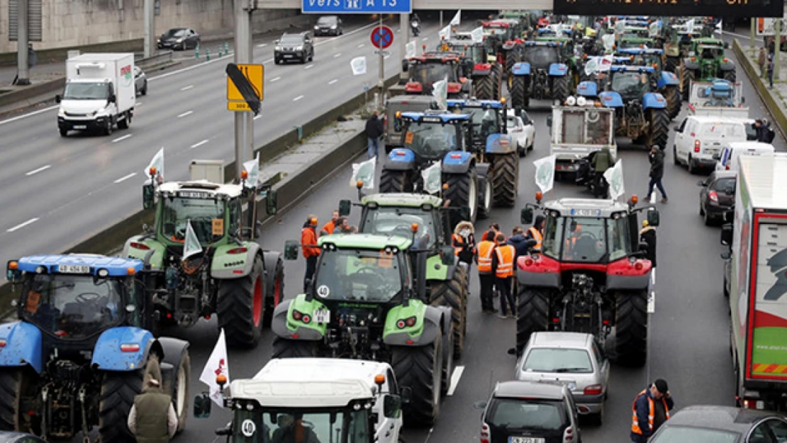 Almanya'da çiftçiler protestolarını sürdürüyor