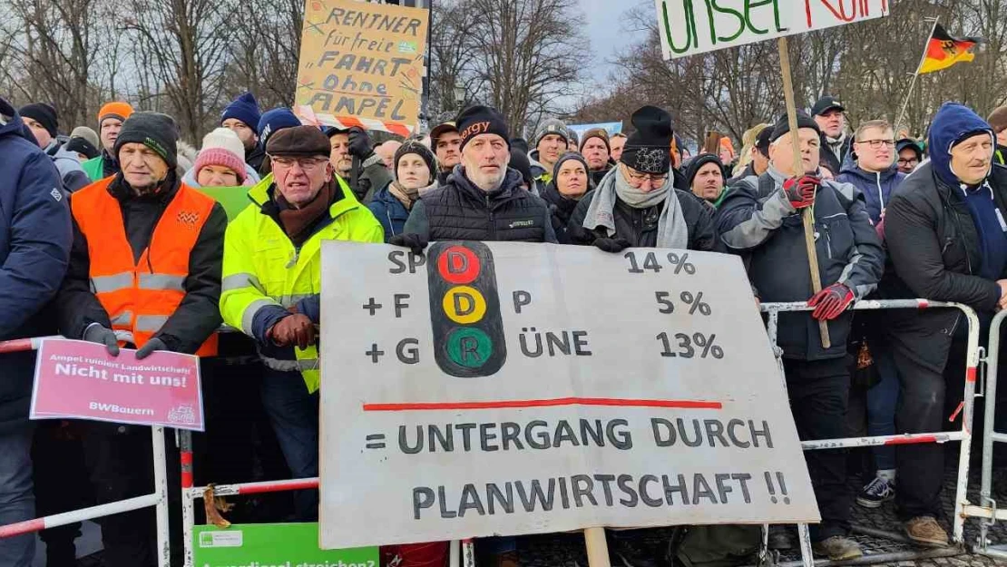 Almanya'da çiftçilerden hükümete istifa çağrısı