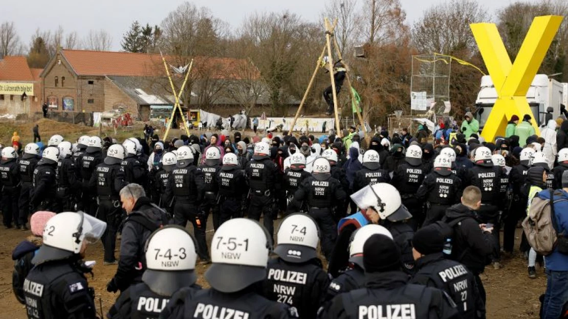 Almanya'da iklim aktivistlerinden kömür madeni protestosu