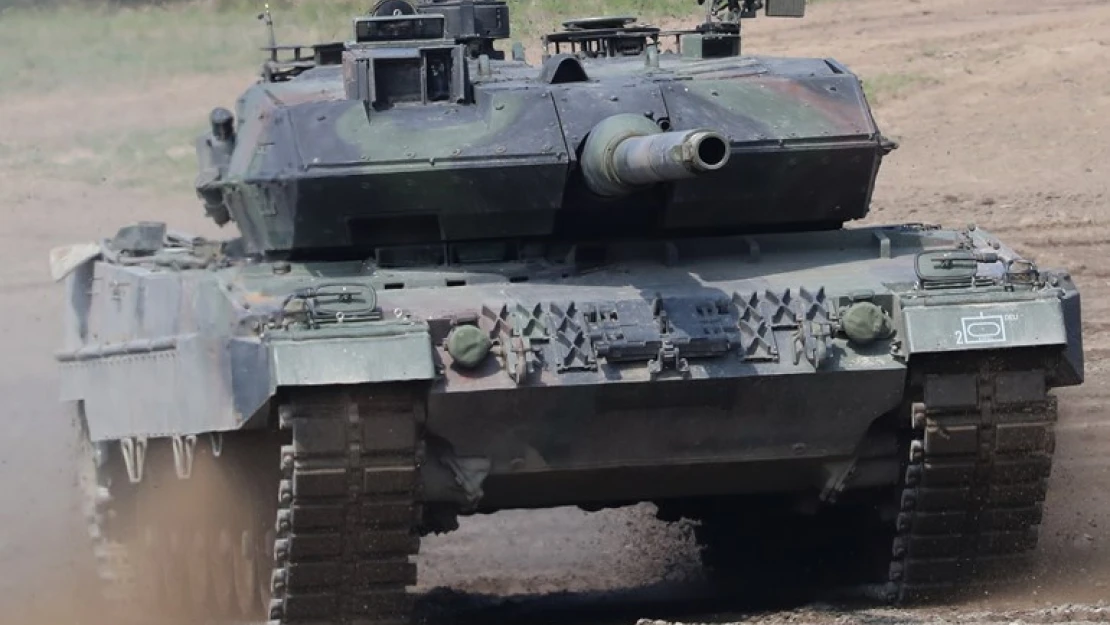 Almanya'dan Leopard tanklarının Ukrayna'ya gönderilmesine onay