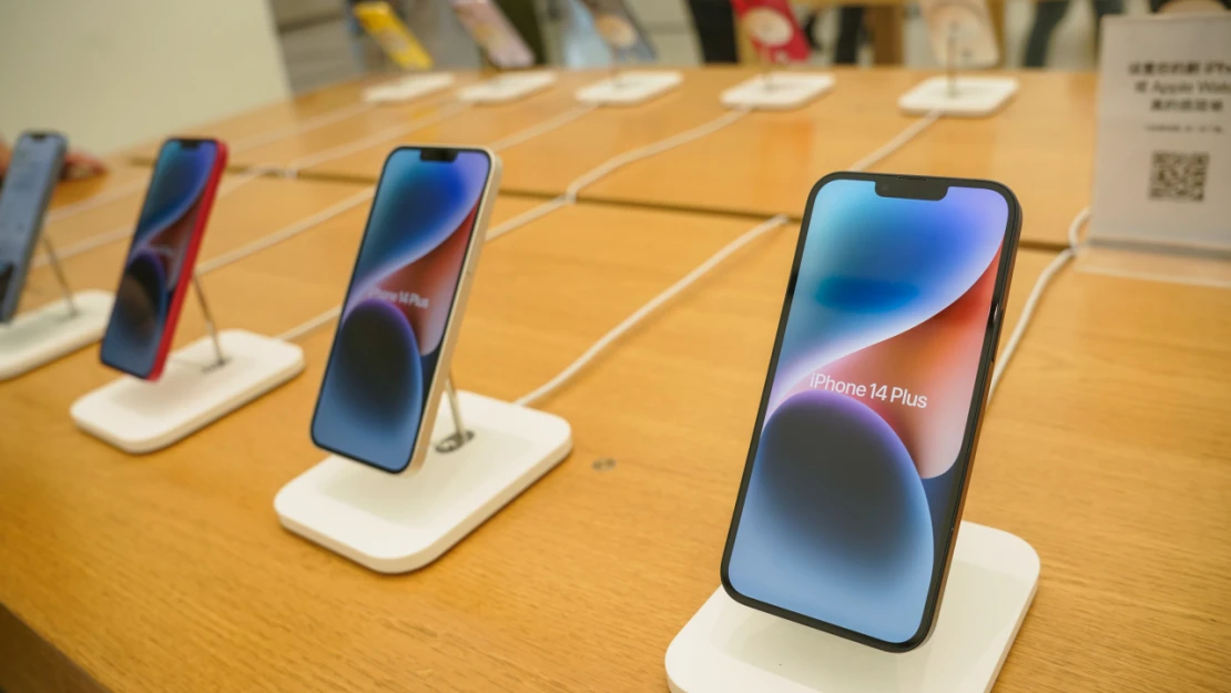 Apple, iPhone'nun yasaklandığı Çin'de 200 milyar dolar kaybetti