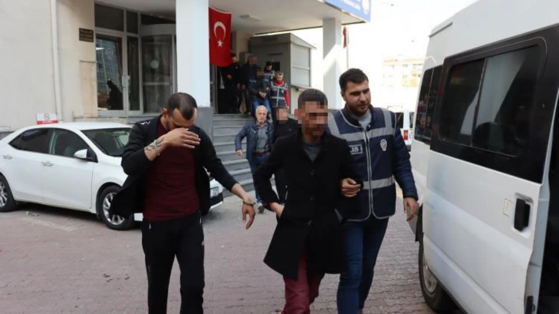 Aranan şahıslara 43 polis ile eş zamanlı operasyon: 9 gözaltı