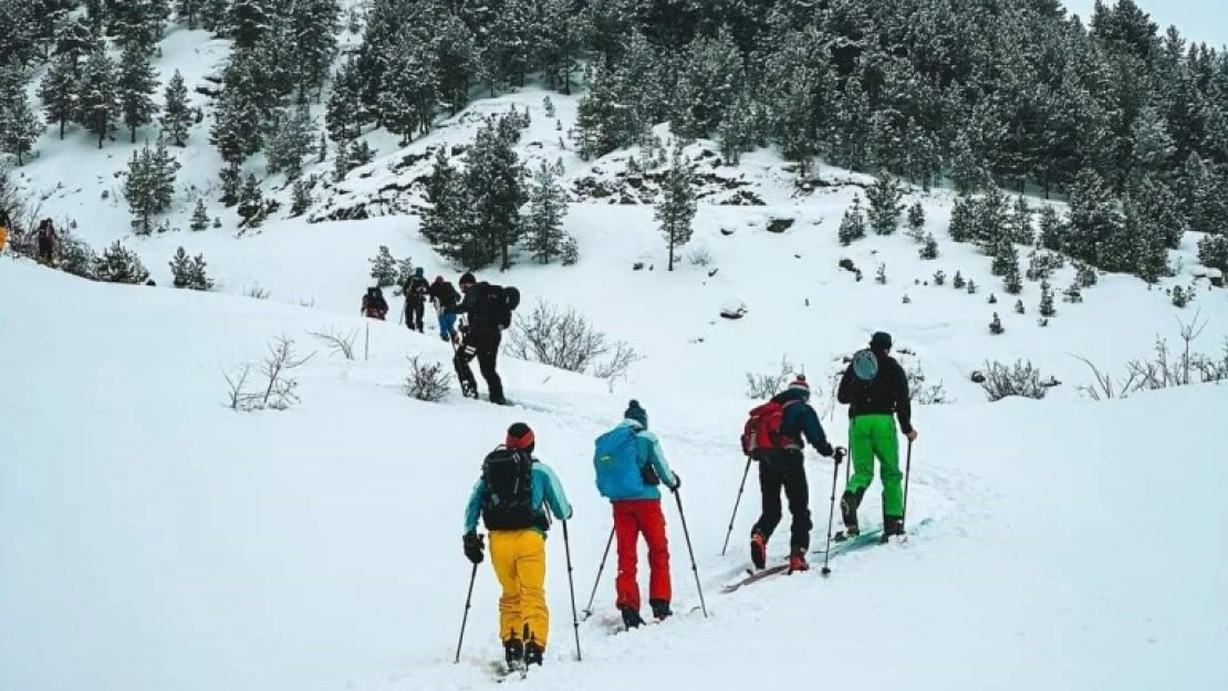 Artvin'de çığ: 2 ölü, 7 yaralı