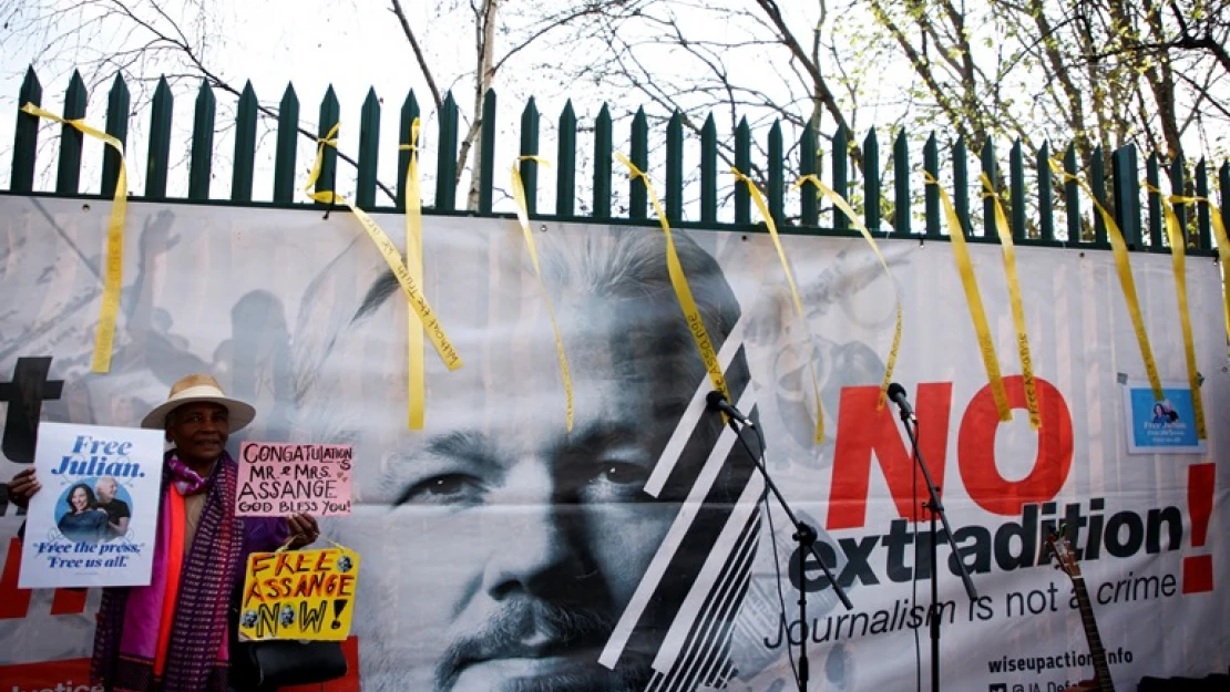 Assange'ın ABD'ye iade ediliyor.