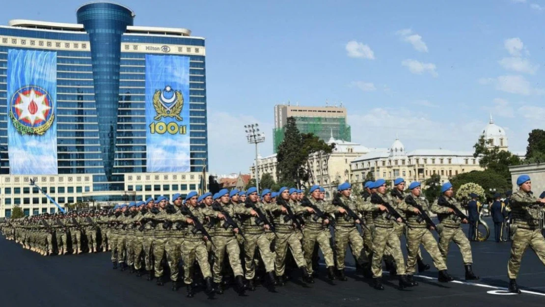 Azerbaycan'da Silahlı Kuvvetler Günü'nde coşkulu kutlama