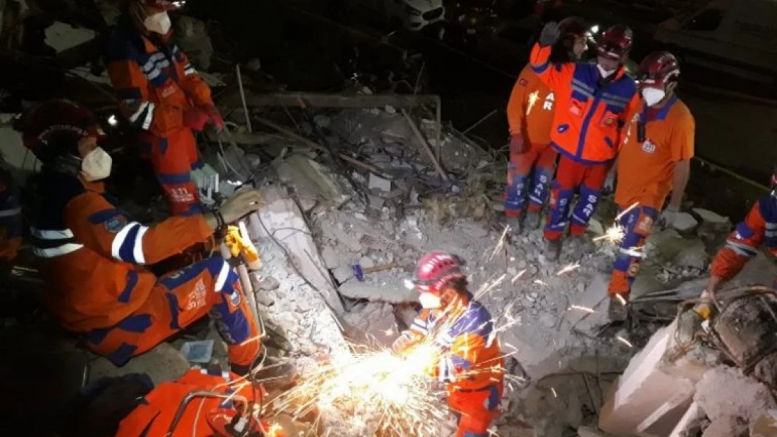 Azerbaycan'dan 370 kişilik arama kurtarma ekibi