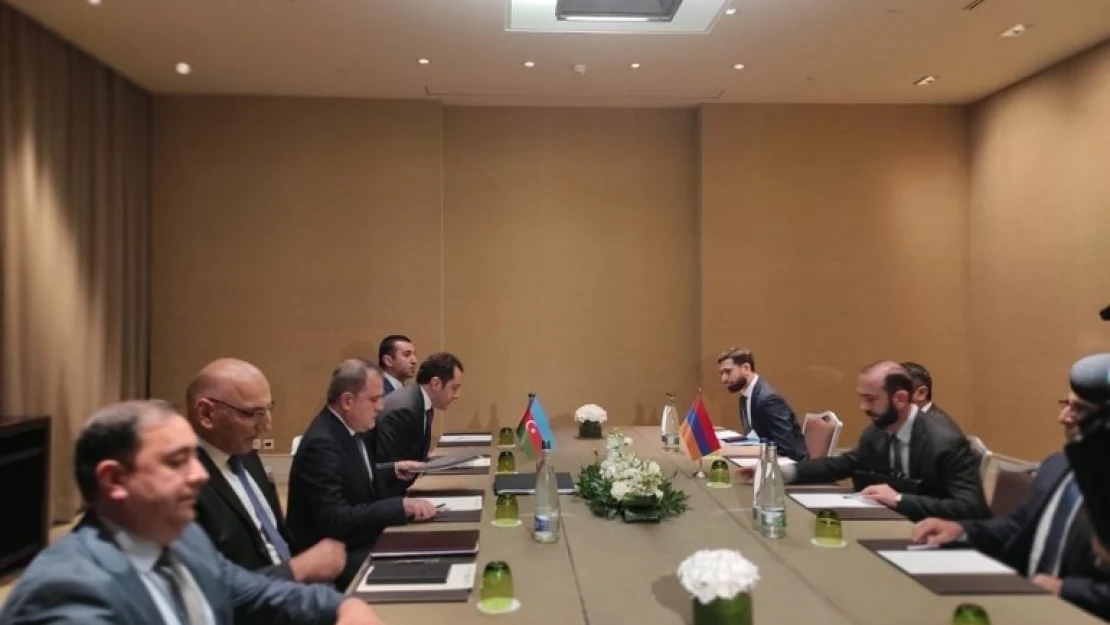 Azerbaycan ve Ermenistan barış anlaşmasını görüşmek üzere Cenevre'de bir araya geldi
