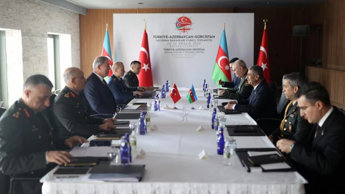 Bakan Akar, Gürcistan ve Azerbaycan savunma bakanları ile görüştü