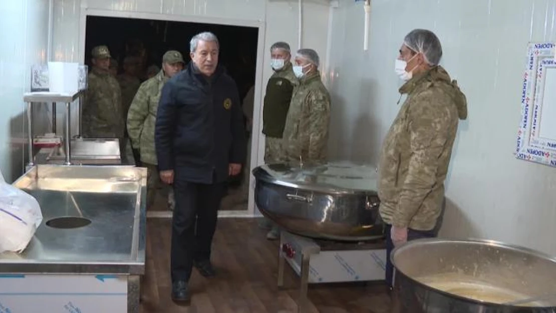 Bakan Akar, Hatay'da Mehmetçiği denetledi