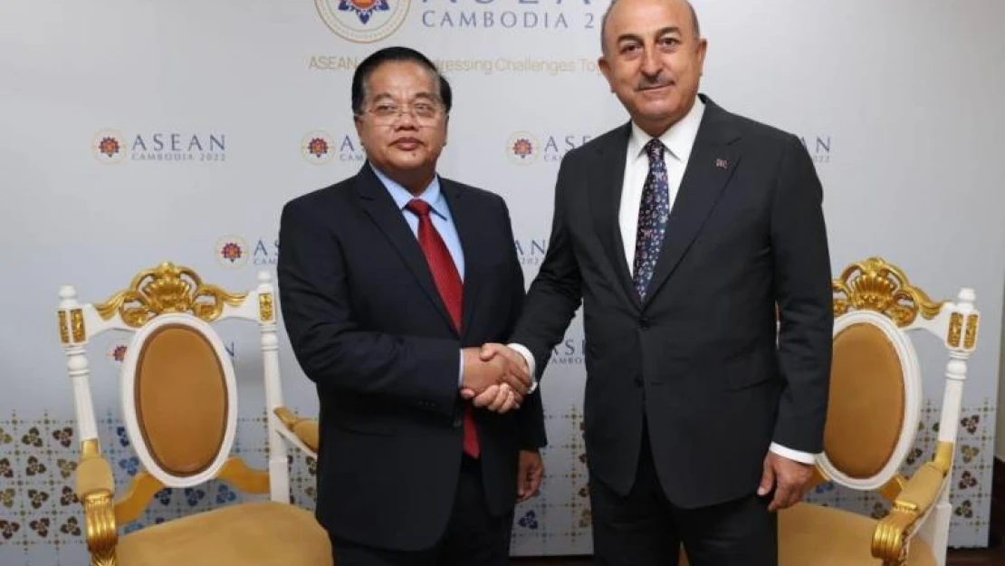Bakan Çavuşoğlu, Kamboçya Müslümanlardan Sorumlu Kıdemli Bakanı Hassan ile görüştü