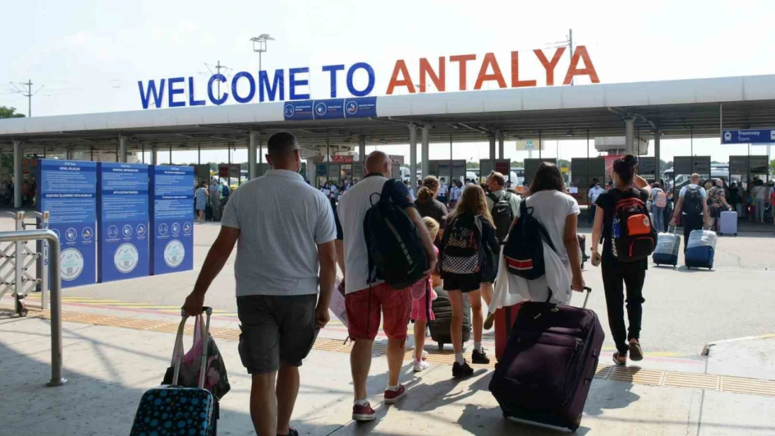 Bakan duyurdu: Antalya Havalimanı'nda 2024'ün rekoru kırıldı