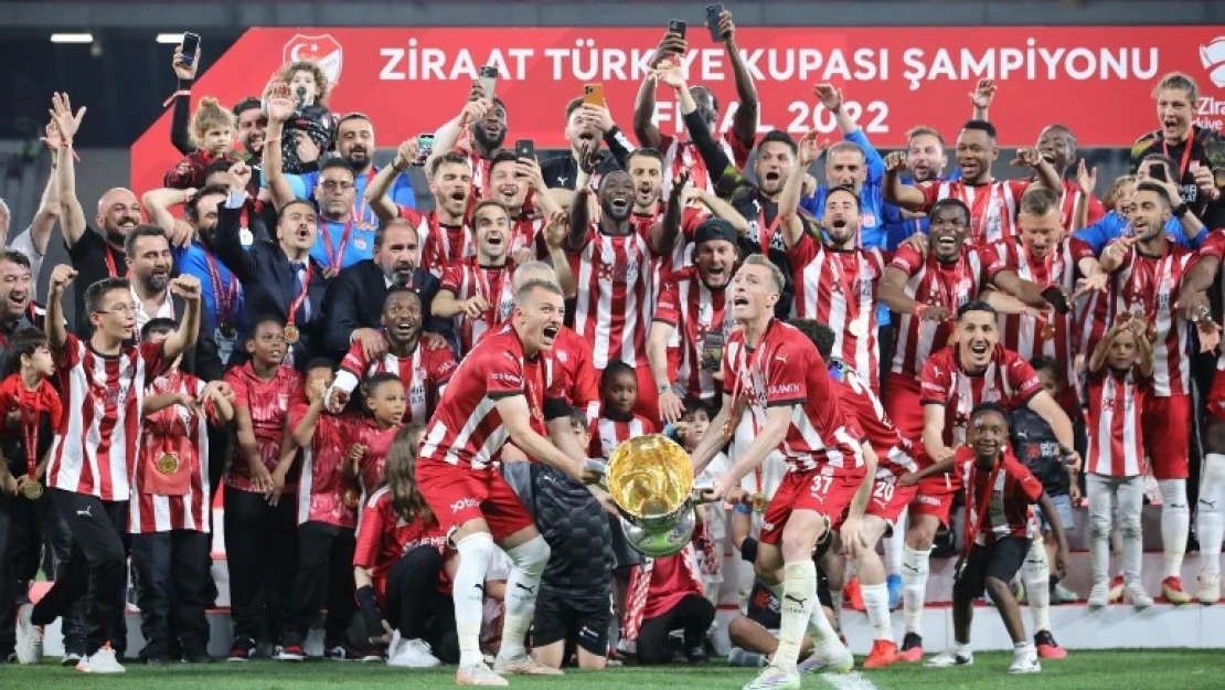 Bakan Kasapoğlu'ndan Sivasspor için tebrik mesajı