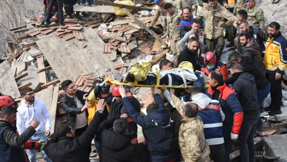 Bakan Koca: Malatya'da meydana gelen 5,6 büyüklüğündeki depremde 103 vatandaşımız yaralandı