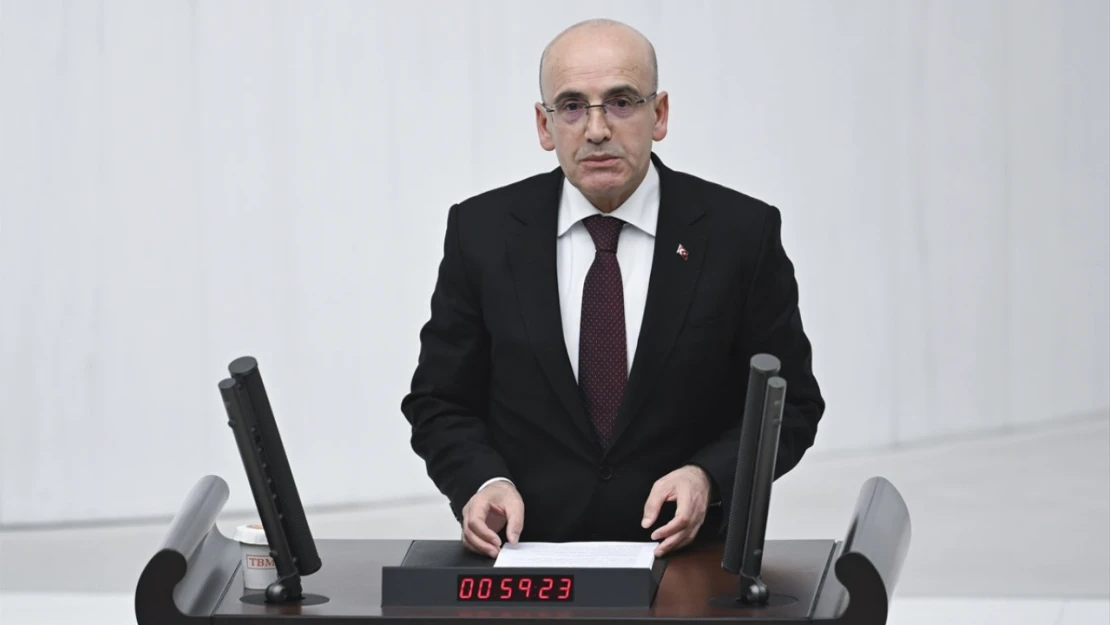 Bakan Şimşek: Mayısa göre 10,7 milyar dolar düşüşle 49,6 milyar dolara gerileyen yıllık cari açık, altın hariç 22,5 milyar dolar seviyesindedir