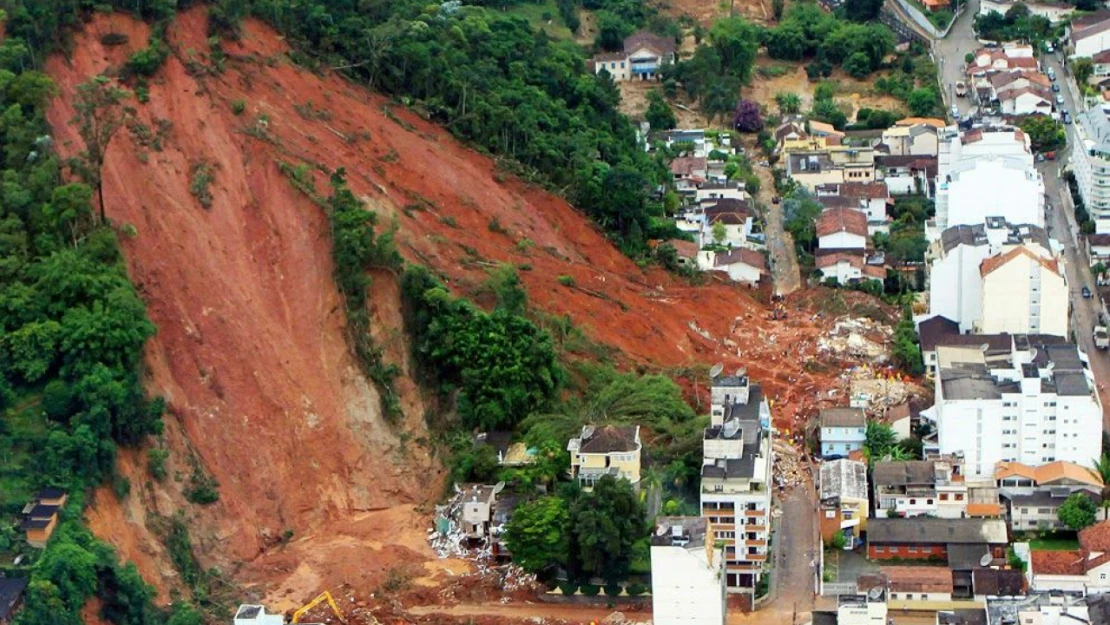 Bangladeş'te toprak kayması: 7 ölü