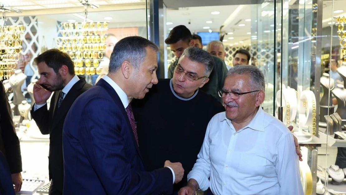 Başkan Büyükkılıç: 'Devlet, millet el ele. Kayseri'miz her zaman olduğu gibi kendine yakışanı yaparak birliğin ve beraberliğin en güzel örneğini sergiledi' dedi.