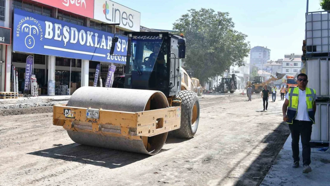 Başkan Büyükkılıç, 50 yıllık altyapısı yenilenen Argıncık Toptancılar Sitesi'nde incelemelerde bulundu