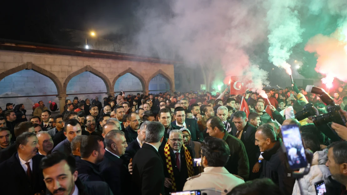 Başkan Büyükkılıç, Ankara dönüşü coşkuyla karşılandı