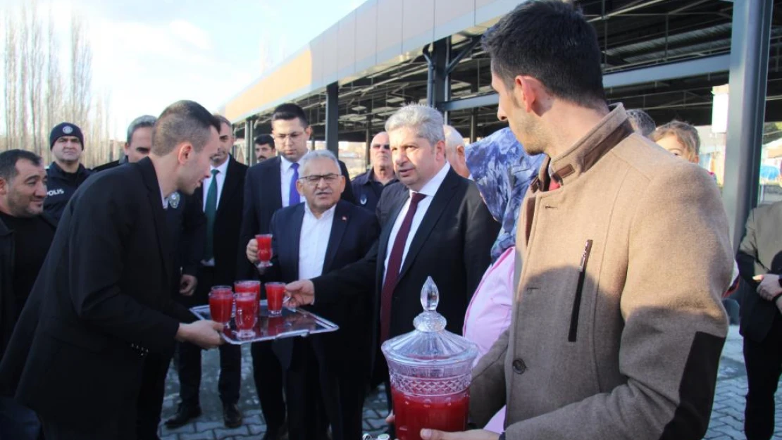 Başkan Büyükkılıç, Bünyan'da Büyükşehir'in çalışmalarını denetledi, esnafla buluştu