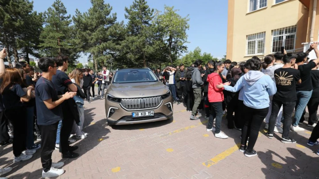 Başkan Büyükkılıç, öğrencilerle TOGG'u buluşturuyor