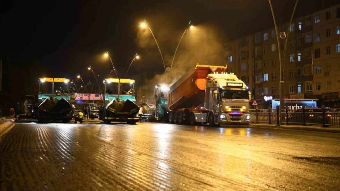 Başkan Büyükkılıç, personelin gece mesaisini yerinde inceledi