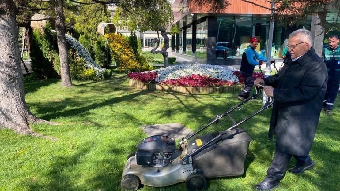 Başkan Büyükkılıç'tan belediye parkında bahar mesaisi