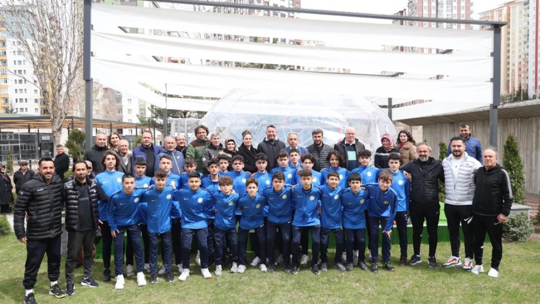 Başkan Yalçın u-14 takımını Mersin'e yolcu etti