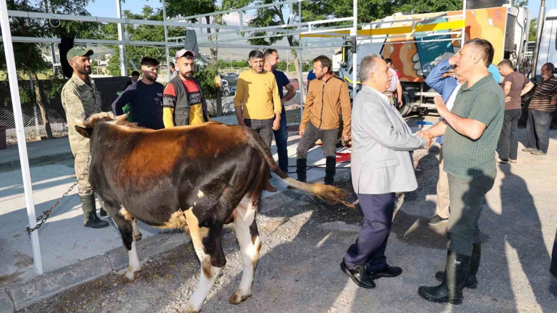 Başkan Yalçın, vatandaşın bayram sevincine ortak oldu