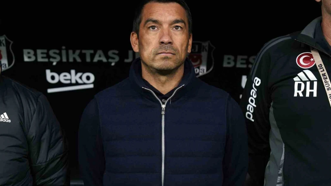 Beşiktaş, Hollandalı Teknik Direktör Giovanni van Bronckhorst ile yollarını ayırdığını açıkladı.