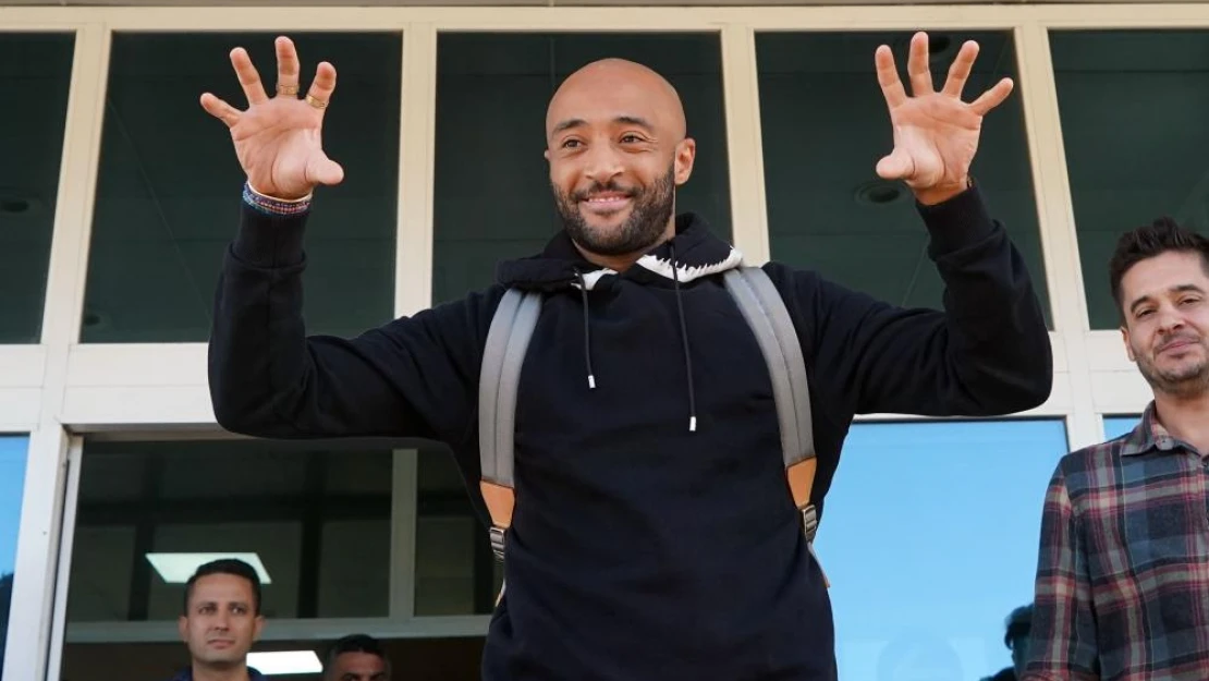 Beşiktaş'ın yeni transferi Nathan Redmond, İstanbul'a geldi