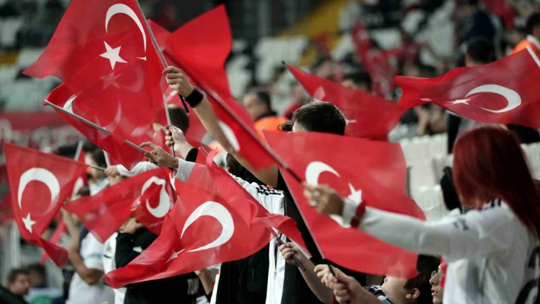 Beşiktaş'ta galibiyete rağmen 'istifa' sesleri