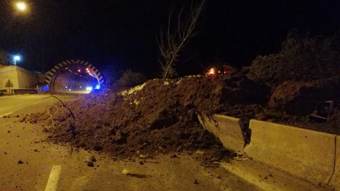 Bolu Dağı Tüneli heyelan sebebiyle çift yönlü trafiğe kapatıldı