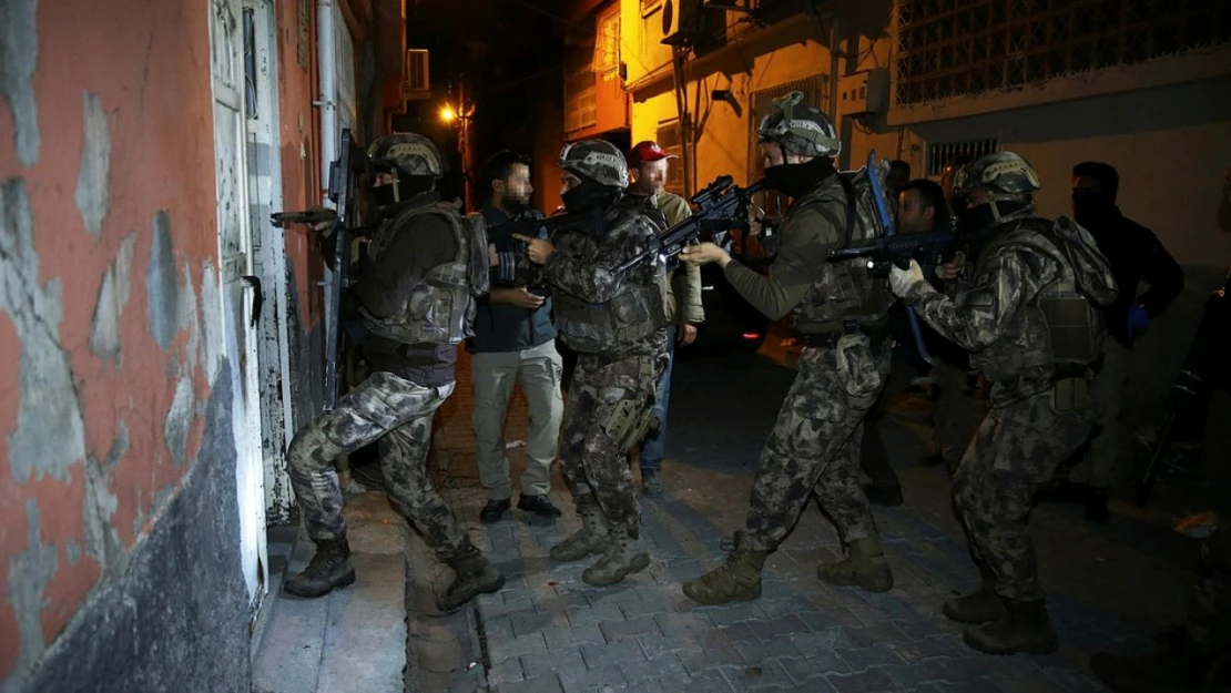 Bombalı eylem hazırlığında bulunan DEAŞ üyelerine yönelik düzenlenen operasyonda 10 şüpheli yakalandı.