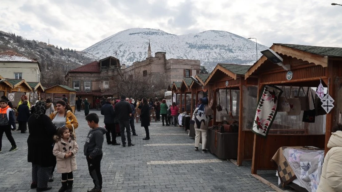 Bu pazar, maharetli eller günü