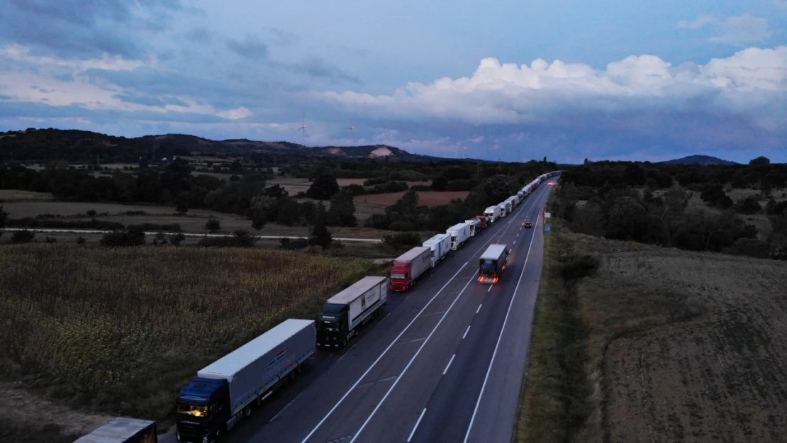 Bulgaristan'daki sistem güncellemesi sınırda tır kuyruğuna yol açtı